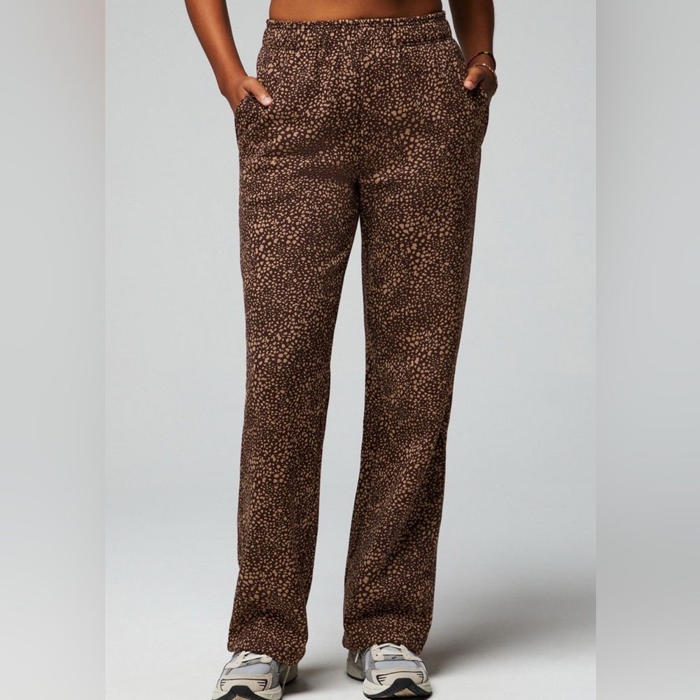 EUC Fabletics Cozy Fleece Wide Leg Sweatpants - Picture 2 of 10